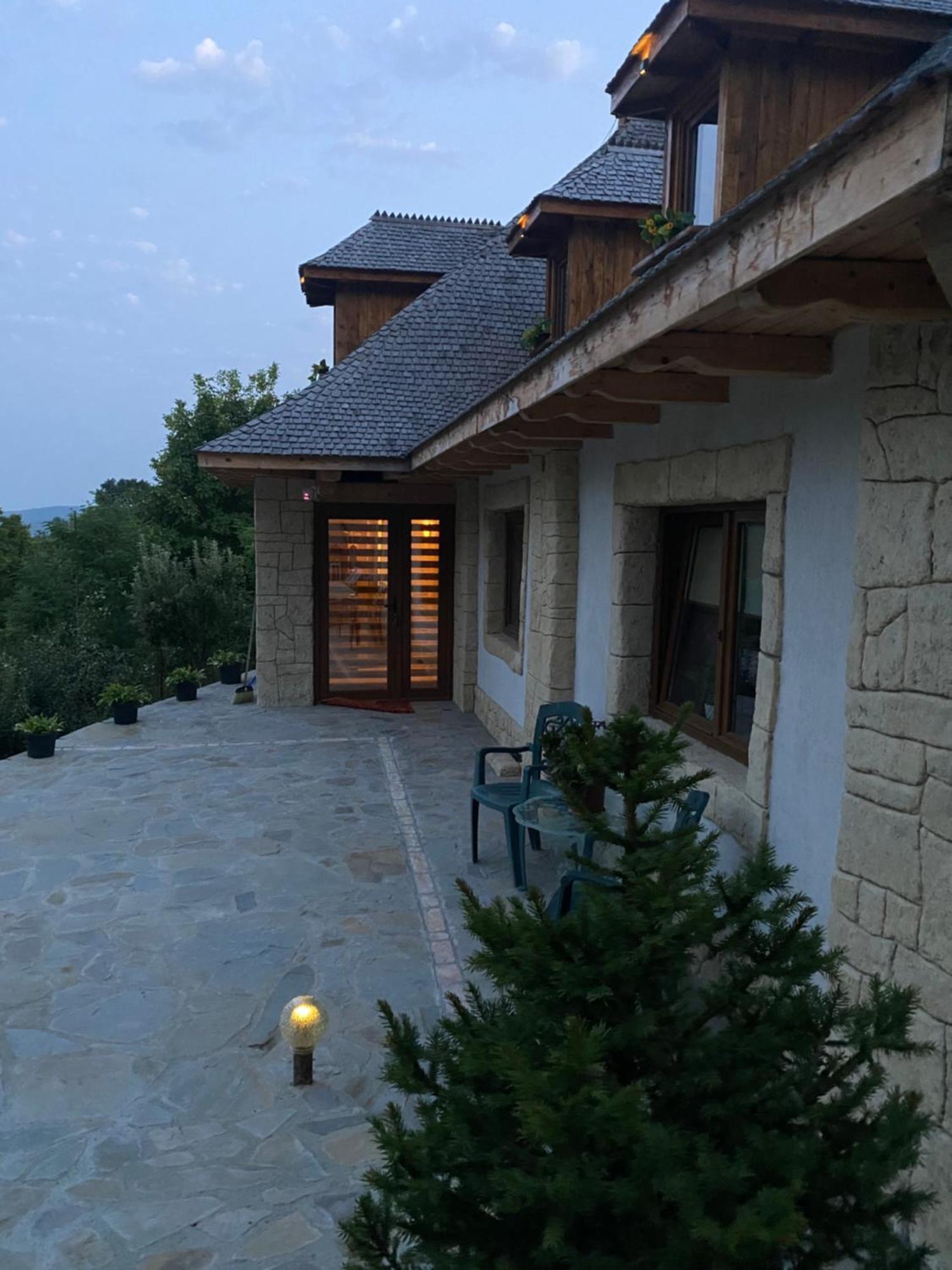 Casa Cu Sindrila *